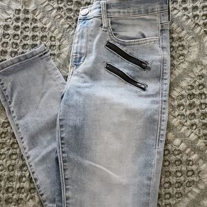 Rock And Republic Light Blue Stretch Jeans with Zipper Accents